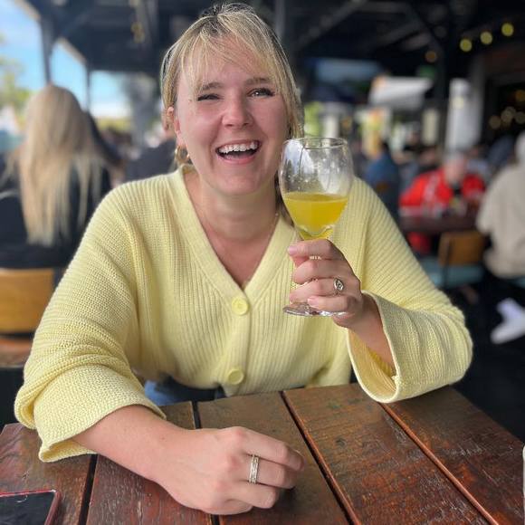 Meet your Posher, Julia - Picture 1 of 1